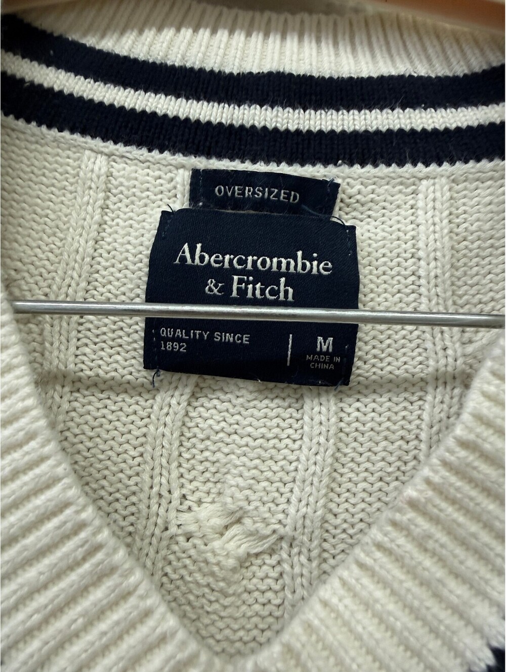Abercrombie & Fitch Preppy Oversized Cable Knit Cotton Sweater Vest - Picture 3 of 4